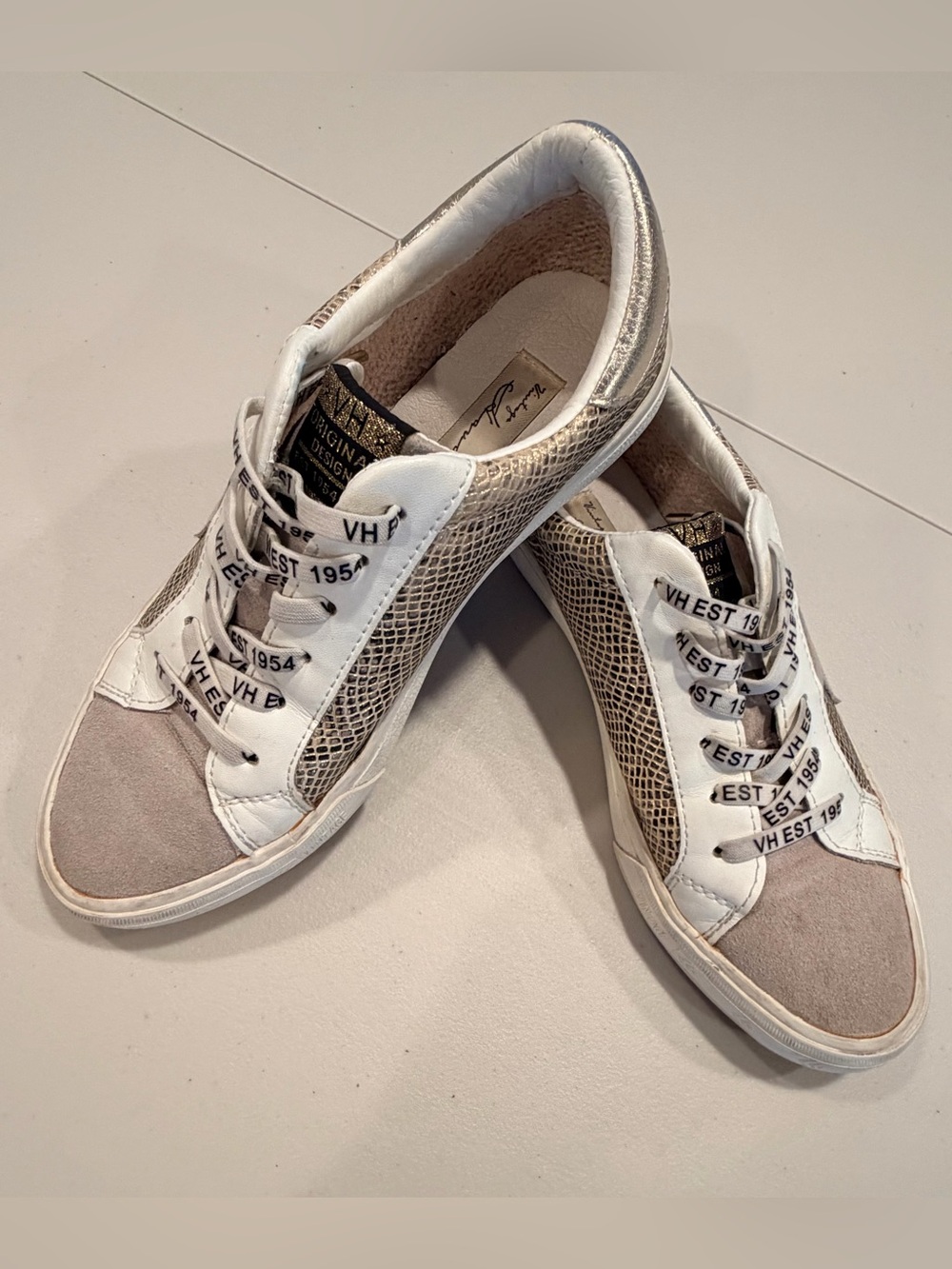 Vintage Havana | Grande snakeskin sneakers. Size: 7.5